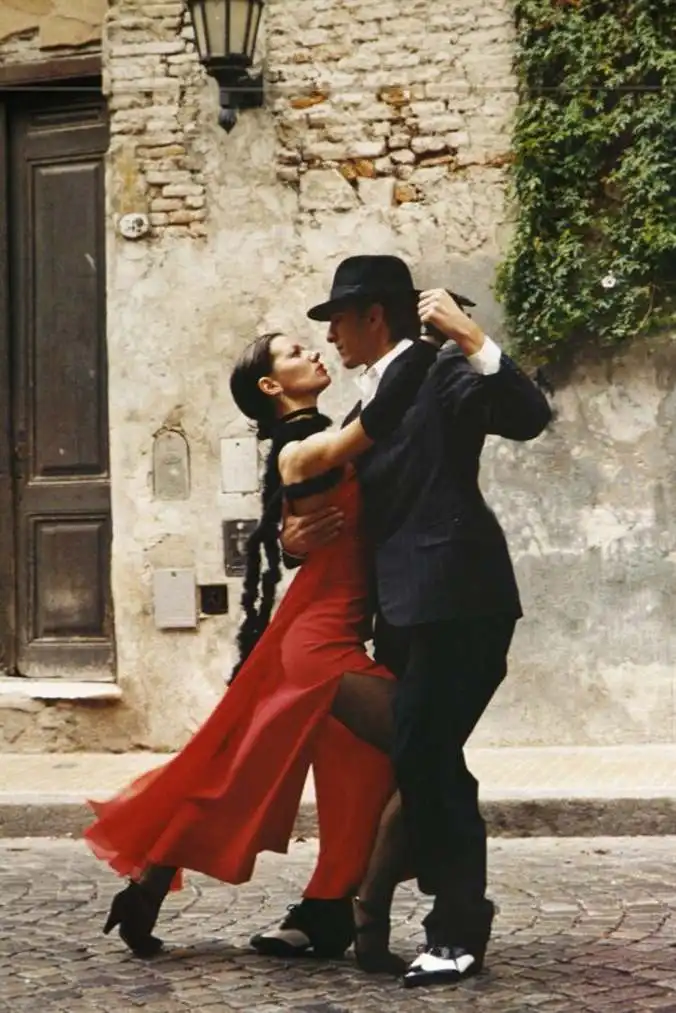Shall we dance a tango? 5 Korespa - Pareja bailando un tango en la calle