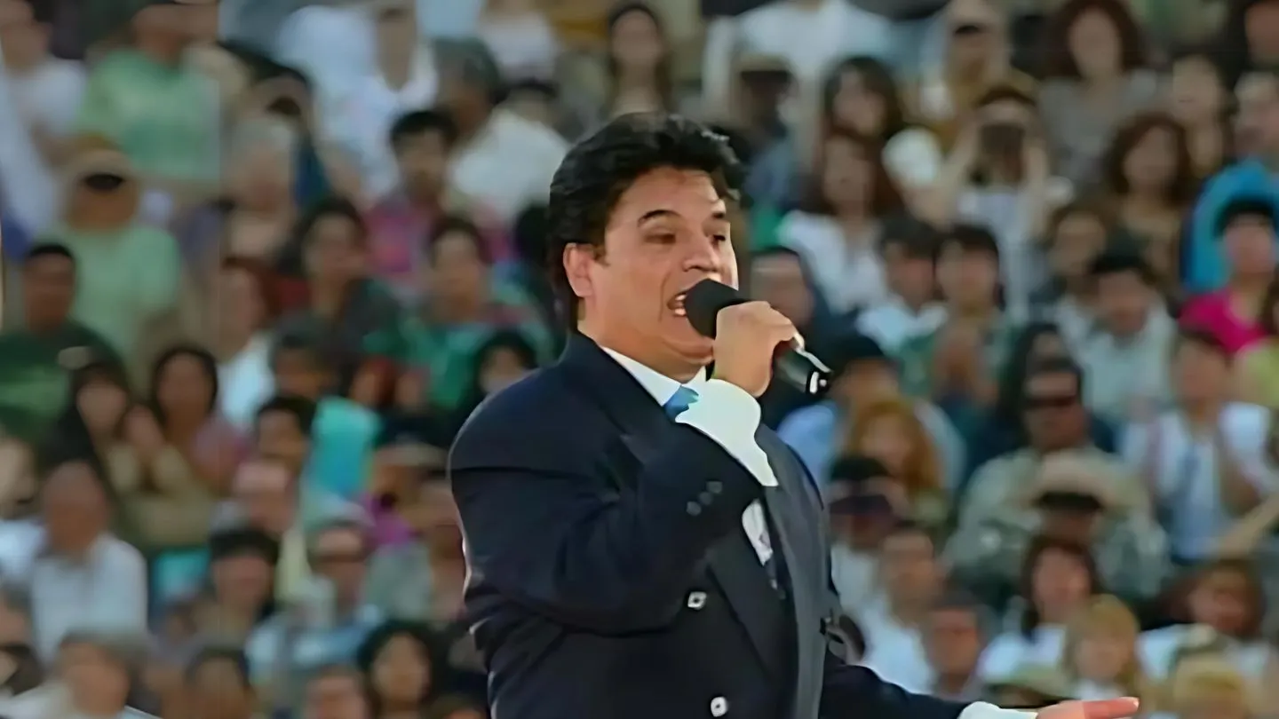 Juan Gabriel: The Divo of Mexico – A Symphony of Passion and Unforgettable Legacy