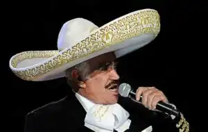 Biografía de Vicente Fernández: El Charro de Ranchera, una vida en canción