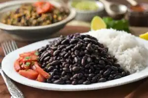 Receta de Moros y Cristianos: una sabrosa armonía en la cocina cubana